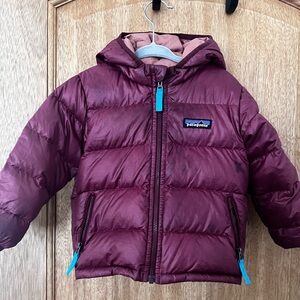 Maroon Patagonia toddler puffer coat in good condition.
